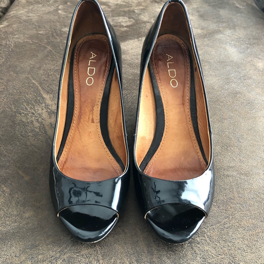 ALDO -7.5- Pretty Patent Peep Toe Wedge Heel in black - Picture 2 of 13
